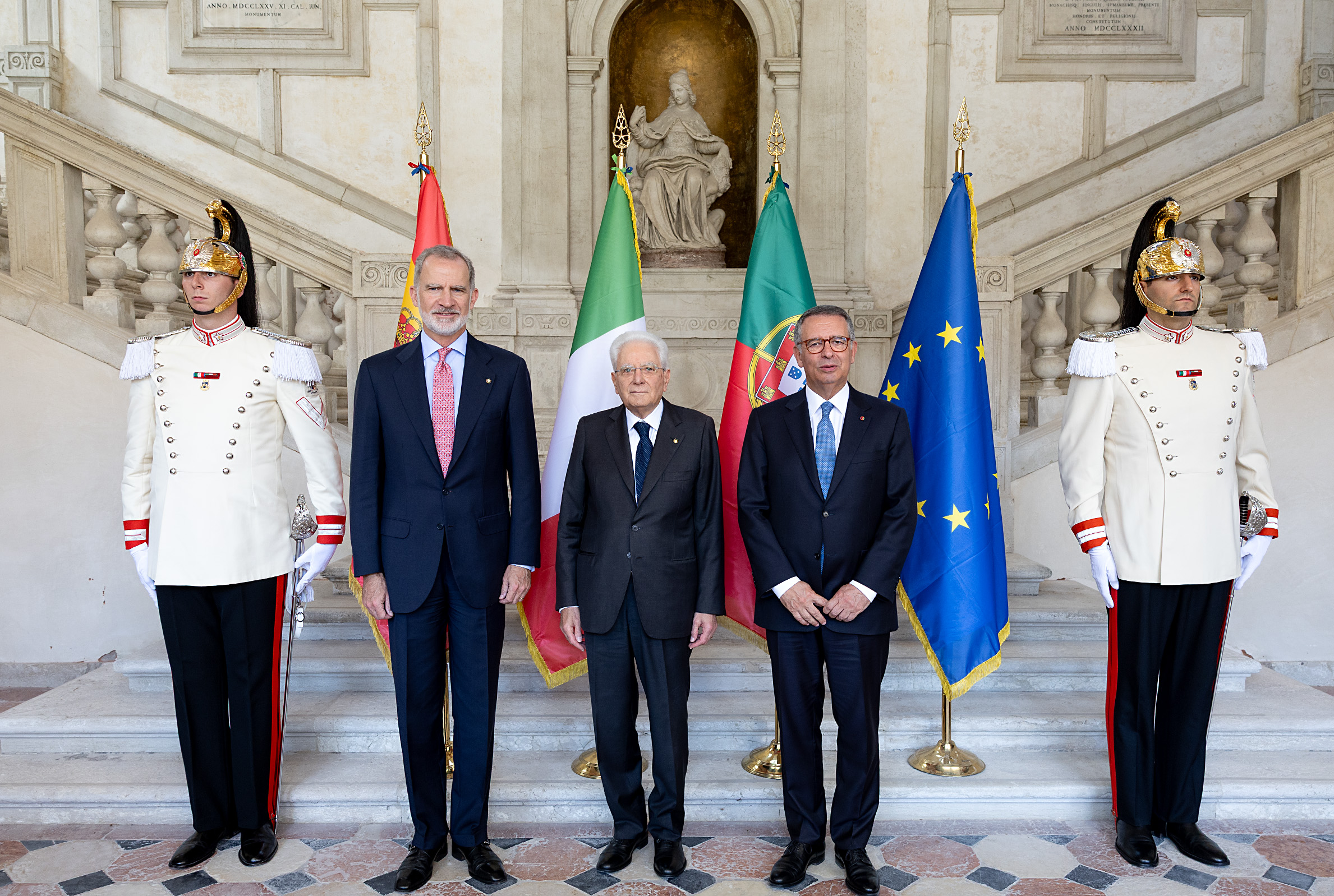 Il Presidente Sergio Mattarella con S.M. Felipe VI, Re di Spagna  S.E. Antonio José Seguro, Presidente della Repubblica Portoghese, a Venezia, in occasione del XIX Simposio COTEC - "Ripensare il lavoro nell'era dell'intelligenza artificiale: trasformazione, opportunità e governance"