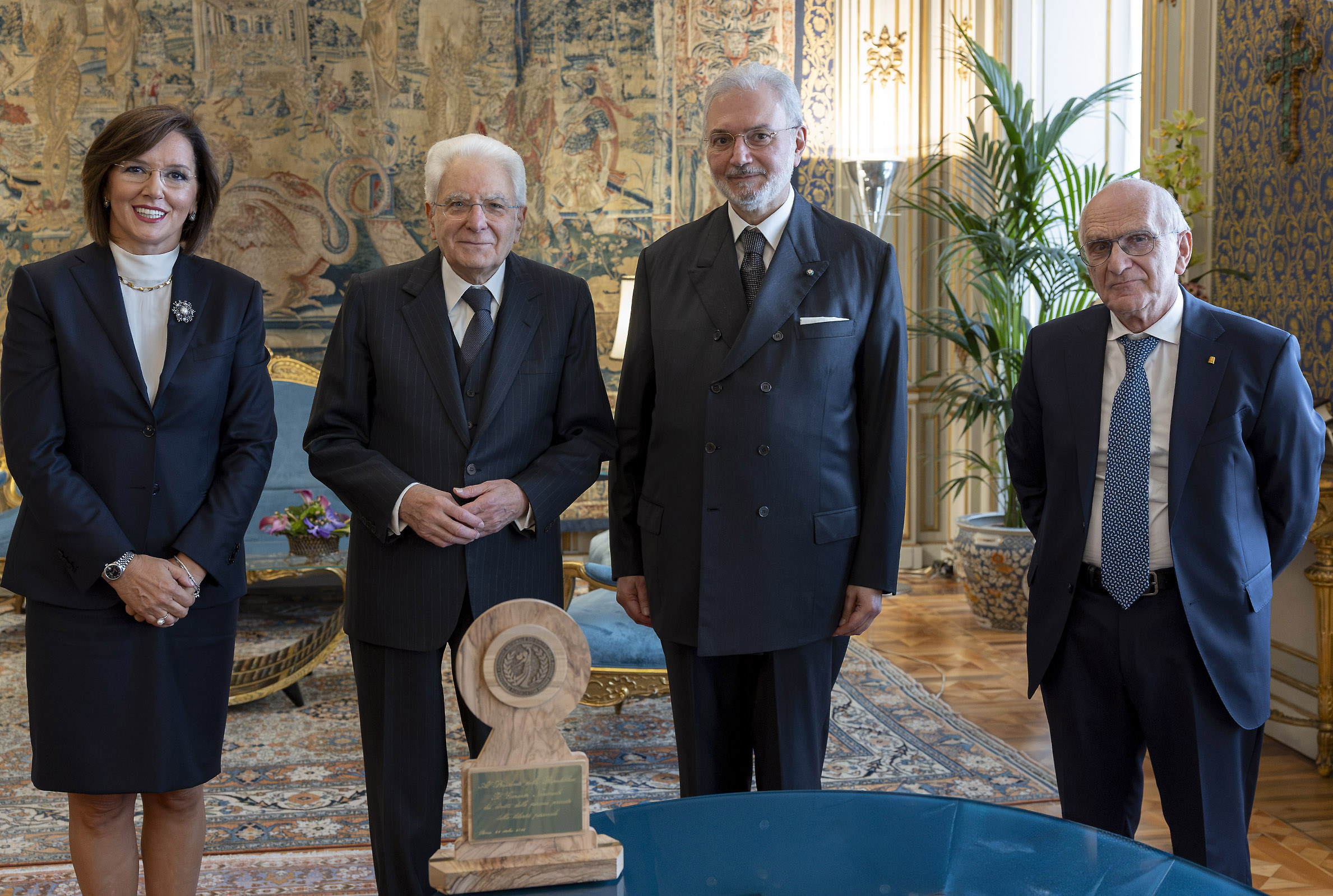 Il Presidente Sergio Mattarella al termine dell'incontro con Riccardo Turrini Vita, Presidente dell’Autorità Garante nazionale dei diritti delle persone private della libertà personale, unitamente a Mario Serio e a lrma Conti, componenti del Collegio, per la presentazione della Relazione annuale