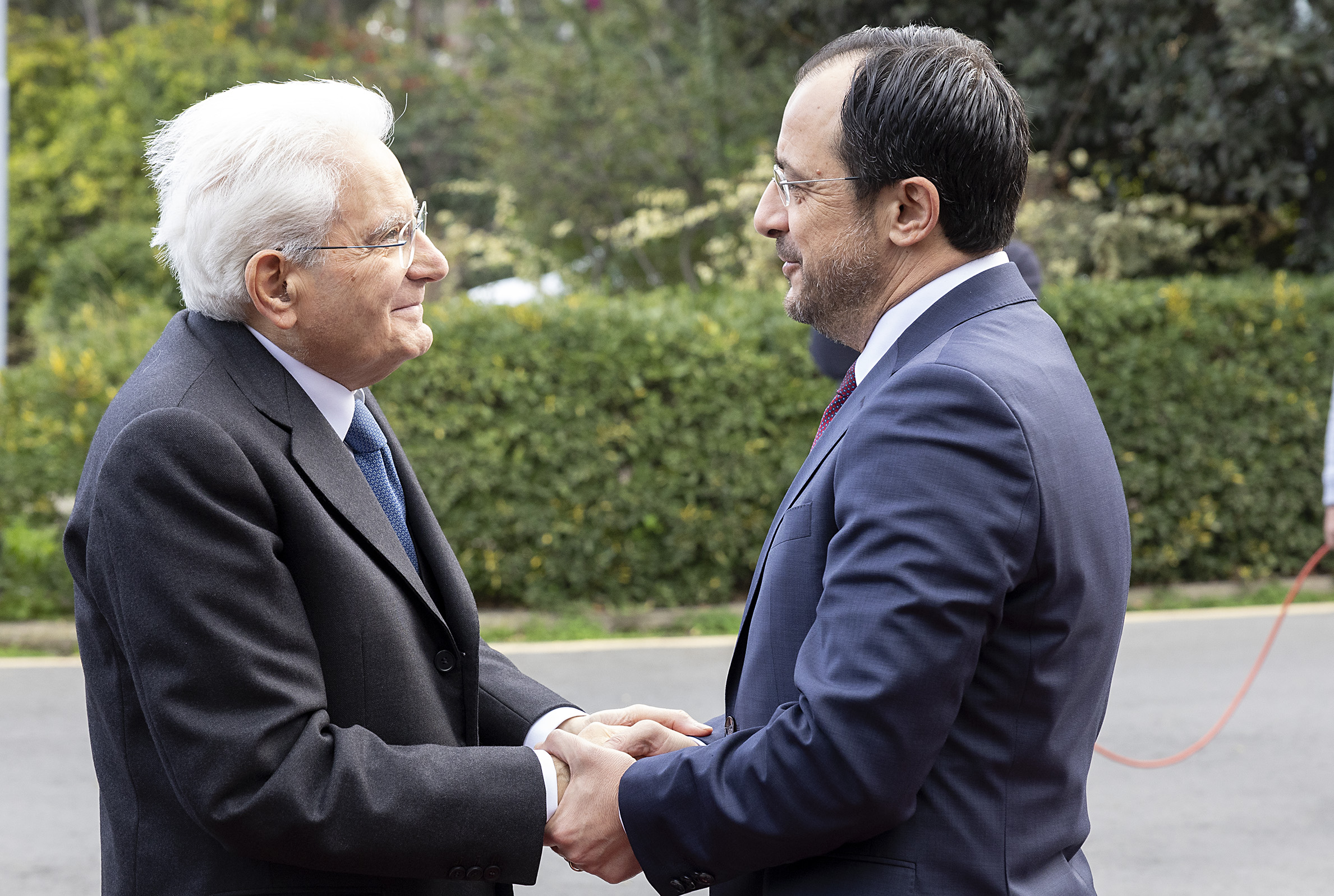 Il Presidente della Repubblica Sergio Mattarella accolto dal Presidente della Repubblica di Cipro Nikos Christodoulides