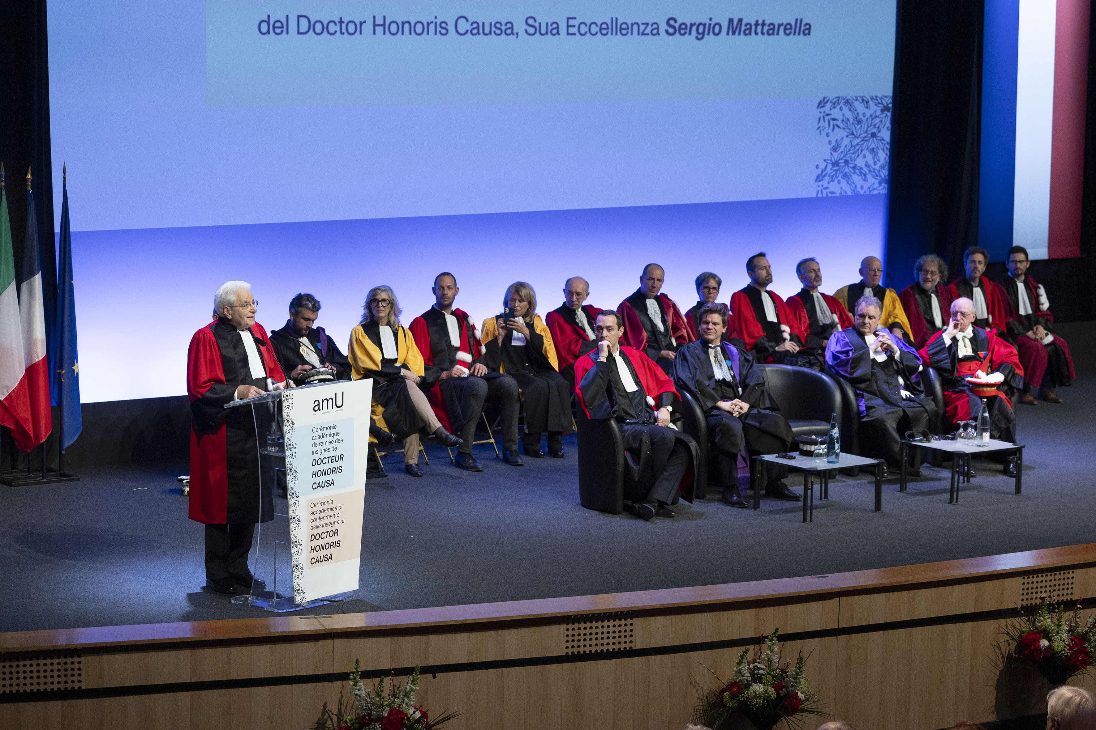 Il Presidente della Repubblica, Sergio Mattarella in occasione della cerimonia di consegna dell’onorificenza accademica di Dottore Honoris Causa dall’Università di Aix-Marseille
