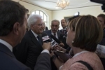 Il Presidente Sergio Mattarella risponde alle domande dei giornalisti