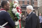 Il Presidente Sergio Mattarella depone una corona al monumento del Generale José Artigas