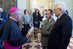 Il Presidente Sergio Mattarella consegna la Medaglia d'Oro al Merito Civile alla memoria di Don Gioacchino Rey