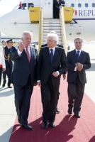 Il Presidente Sergio Mattarella al suo arrivo all’aeroporto di Vienna-Schwechat