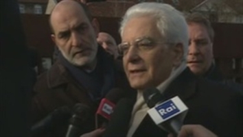 Il Presidente Mattarella risponde ai giornalisti al termine della visita al Memoriale del Muro
