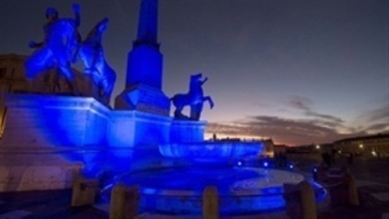 La Fontana dei Dioscuri sulla Piazza del Quirinale illuminata di blu in occasione della "Giornata Mondiale della Consapevolezza dell'Autismo"