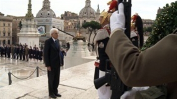 Il Presidente Mattarella depone una corona all’Altare della Patria nel 100° anniversario dell’ingresso dell’Italia nella Grande Guerra