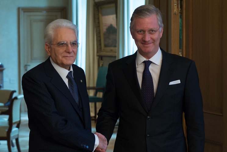 Il Presidente Sergio Mattarella accolto a Palazzo Reale dal Re dei Belgi Filippo