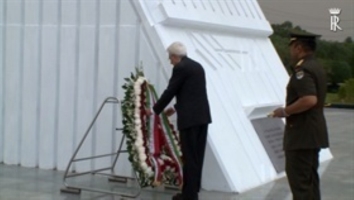 Il Presidente Mattarella depone una corona al Cimitero degli Eroi di Kalibata