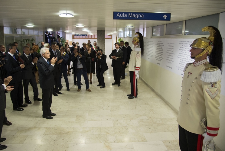 Il Presidente Sergio Mattarella in occasione dello scoprimento di una parete 