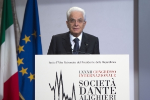 Il Presidente Mattarella durante il suo intervento al Congresso della Società Dante Alighieri 