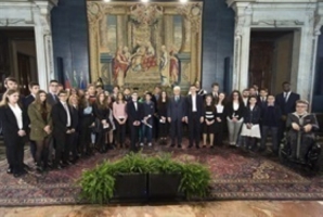 Il Presidente Sergio Mattarella consegna gli attestati e i distintivi d'onore agli "Alfieri della Repubblica"