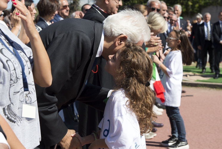 Il Presidente Sergio Mattarella con i ragazzi 
