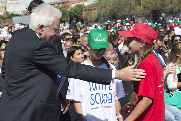 Il Presidente Sergio Mattarella con i ragazzi 