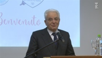 Il Presidente Mattarella incontra la Collettività italiana alla Scuola Dante Alighieri