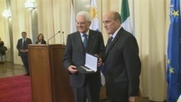 Il Presidente Mattarella riceve le chiavi di Montevideo dal Sindaco Daniel Martìnez
