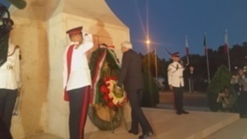 Il Presidente Mattarella depone una corona al Memoriale di Guerra di Floriana