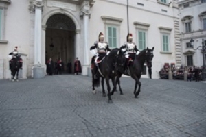 Cambio della Guardia Solenne da parte del Reggimento Corazzieri e della Fanfara dei Carabinieri, in occasione della Festa del Tricolore.