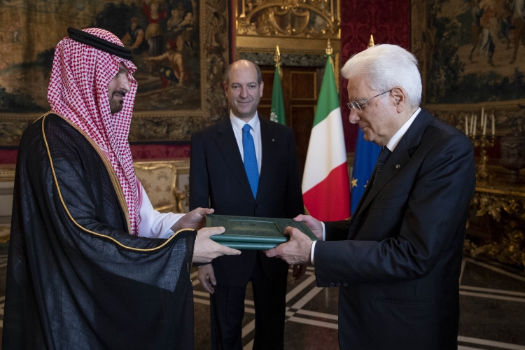 Il Presidente Sergio Mattarella con S.E. il Signor Faisal bin Sattam bin Abdulaziz AL SAUD, nuovo Ambasciatore del Regno dellâArabia Saudita, in occasione della presentazione delle Lettere Credenziali.

