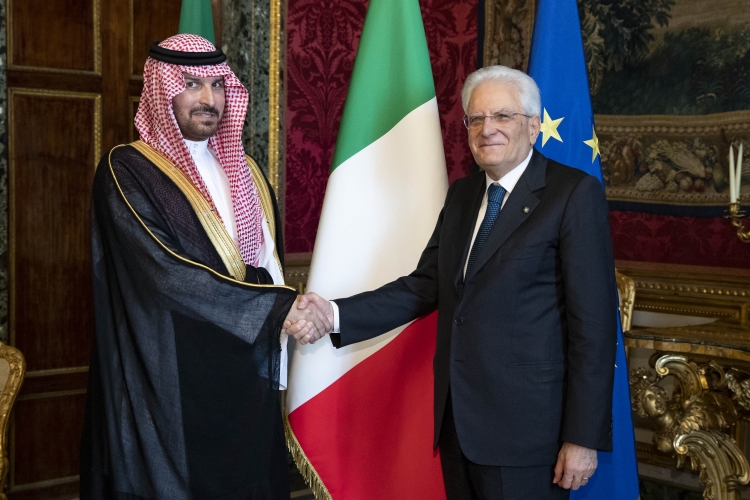 Il Presidente Sergio Mattarella con S.E. il Signor Faisal bin Sattam bin Abdulaziz AL SAUD, nuovo Ambasciatore del Regno dellâArabia Saudita, in occasione della presentazione delle Lettere Credenziali.
