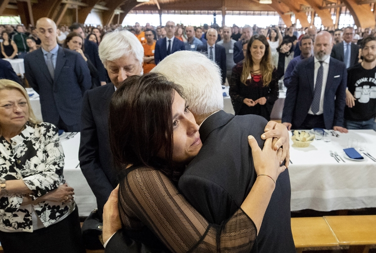 Il Presidente Sergio Mattarella nella mensa di San Patrignano in occasione della cerimonia per il 40° anniversario di fondazione della Comunità , salutato da una delle ragazze presenti