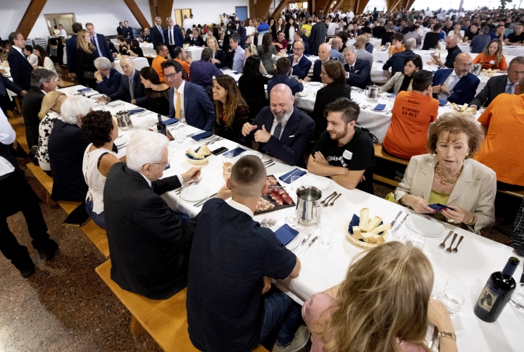 Il Presidente Sergio Mattarella nella mensa di San Patrignano in occasione della cerimonia per il 40° anniversario di fondazione della Comunità