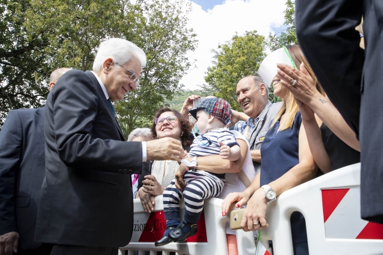 Il Presidente Sergio Mattarella alla cerimonia di inaugurazione della Scuola Secondaria di Primo Grado "Carlo Alberto Dalla Chiesa" 
