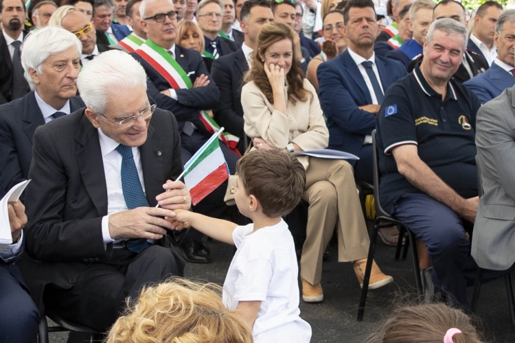 Il Presidente Sergio Mattarella alla cerimonia di inaugurazione della Scuola Secondaria di Primo Grado "Carlo Alberto Dalla Chiesa" 