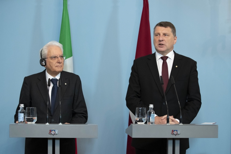 Il Presidente Sergio Mattarella e il Presidente della Repubblica di Lettonia Raimonds Vejonis nel corso delle dichiarazioni alla stampa