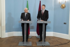 Il Presidente Sergio Mattarella e il Presidente della Repubblica di Lettonia Raimonds Vejonis nel corso delle dichiarazioni alla stampa