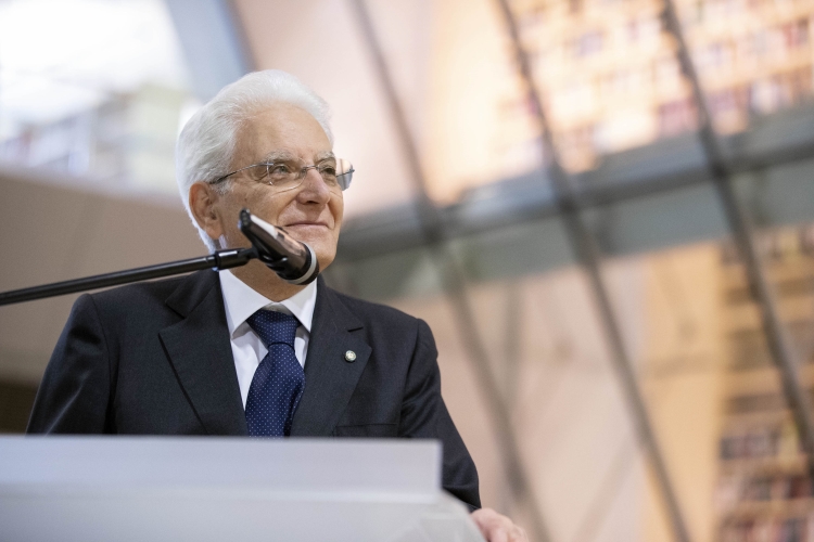 Il Presidente Sergio Mattarella alla Biblioteca Nazionale in occasione delle cerimonia di donazione di un libro