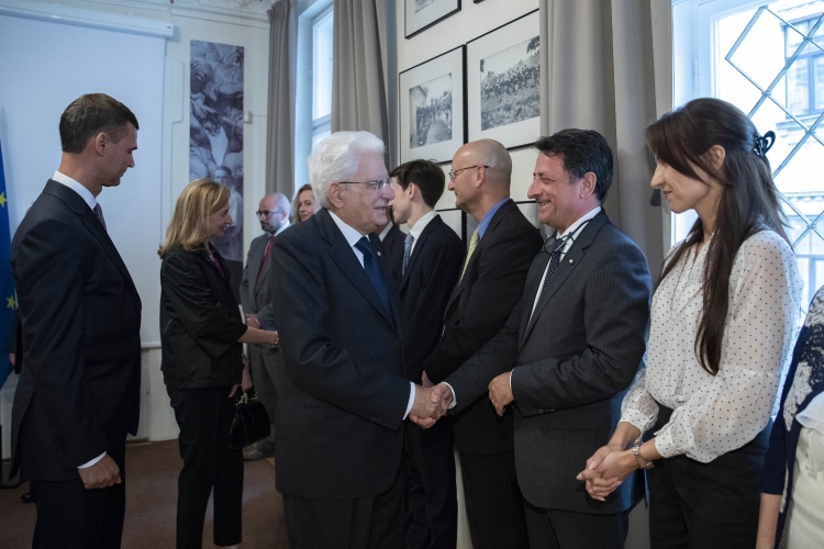 Il Presidente Sergio Mattarella in occasione dell'incontro con il personale dell'Ambasciata d'Italia in Lettonia