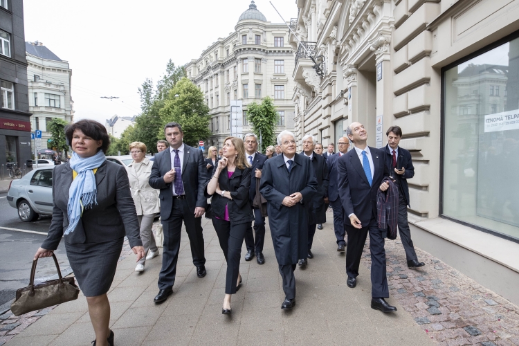 Il Presidente Sergio Mattarella visita il quartiere Jugendstil di Riga