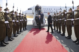 Il Presidente Sergio Mattarella giunge all'Aeroporto Internazionale di Tallinn
