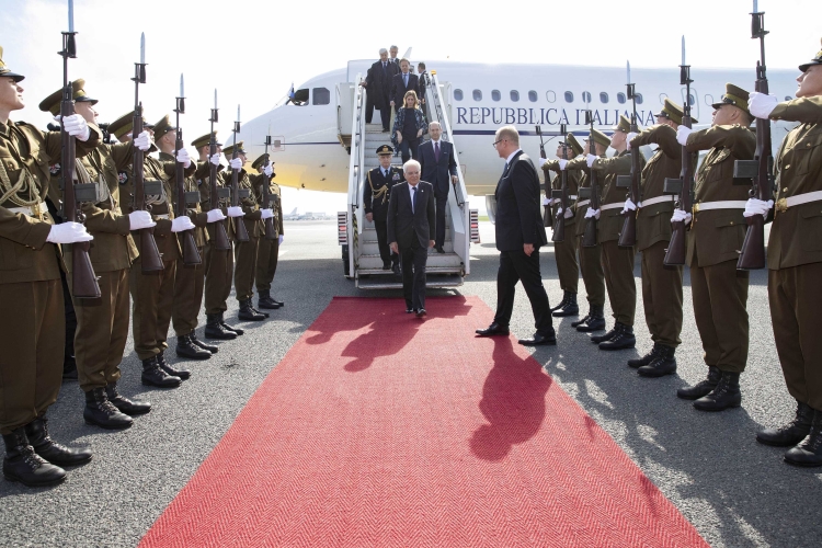 Il Presidente Sergio Mattarella giunge all'Aeroporto Internazionale di Tallinn

