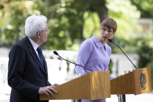 Il Presidente Sergio Mattarella con la Presidente della Repubblica di Estonia, Kersti Kaljulaid, durante le dichiarazioni alla stampa