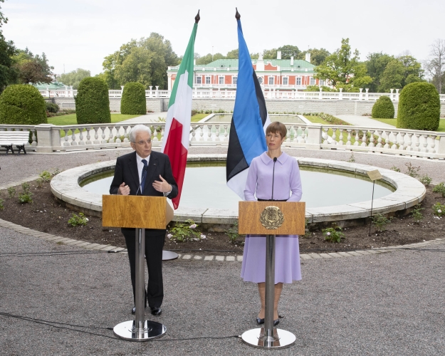 Il Presidente Sergio Mattarella con la Presidente della Repubblica di Estonia, Kersti Kaljulaid,durante le dichiarazioni alla stampa 