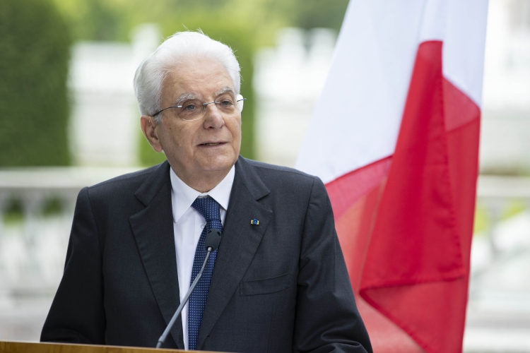 Il Presidente Sergio Mattarella durante le dichiarazioni alla stampa
