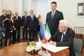 Il Presidente Sergio Mattarella con il  Primo Ministro della Repubblica di Estonia, Jüri Ratas al Palazzo Stenbock, sede del Governo