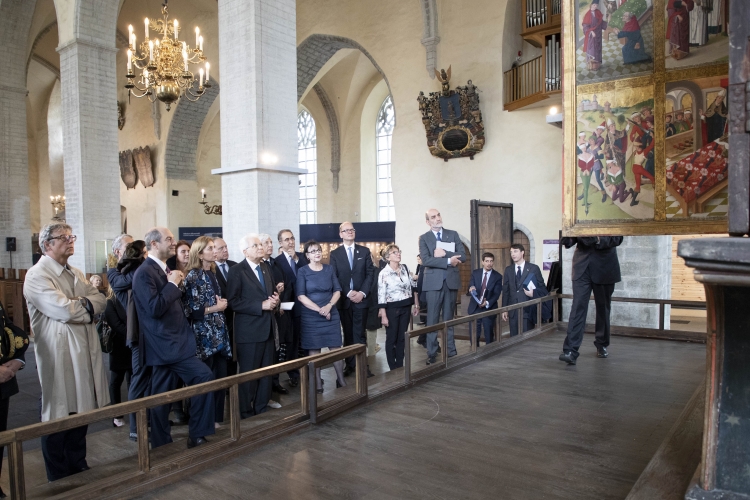 Il Presidente Sergio Mattarella visita la Chiesa di Niguliste nel centro storico di Tallinn 