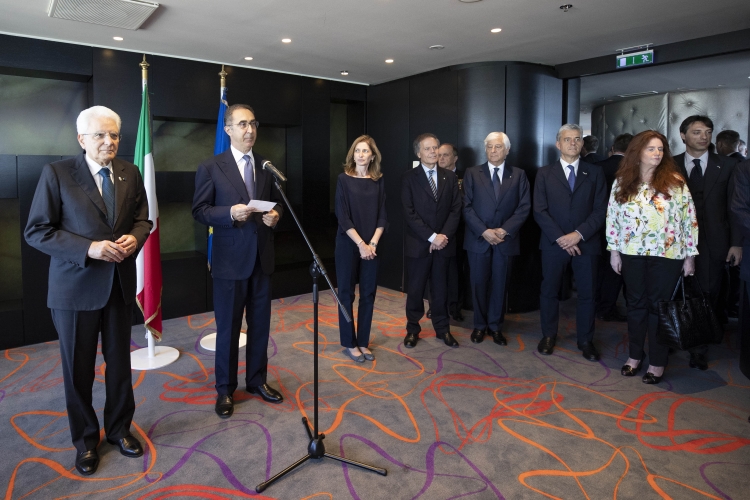 Il Presidente Sergio Mattarella con l'Ambasciatore d'Italia a Tallinn, Filippo Formica, incontrano una rappresentanza della collettività italiana e il personale dell'Ambasciata d'Italia 