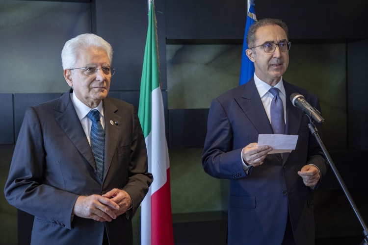 Il Presidente Sergio Mattarella con l'Ambasciatore d'Italia a Tallinn, Filippo Formica, incontrano una rappresentanza della collettività italiana e il personale dell'Ambasciata d'Italia 