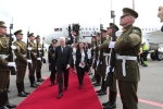 Il Presidente Sergio Mattarella al suo arrivo all’Aeroporto Internazionale di Vilnius