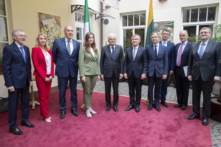 Il Presidente Sergio Mattarella con il Presidente del Parlamento lituano, Viktoras Pranckietis 