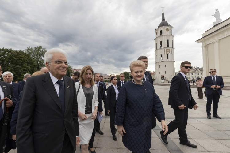 Il Presidente Sergio Mattarella e la Signora Laura, con la Presidente della Repubblica di Lituania, Dalia Grybauskaitė in occasione della visita alla mostra “Firenze tra Rinascimento e Barocco”, allestita al Palazzo dei Granduchi