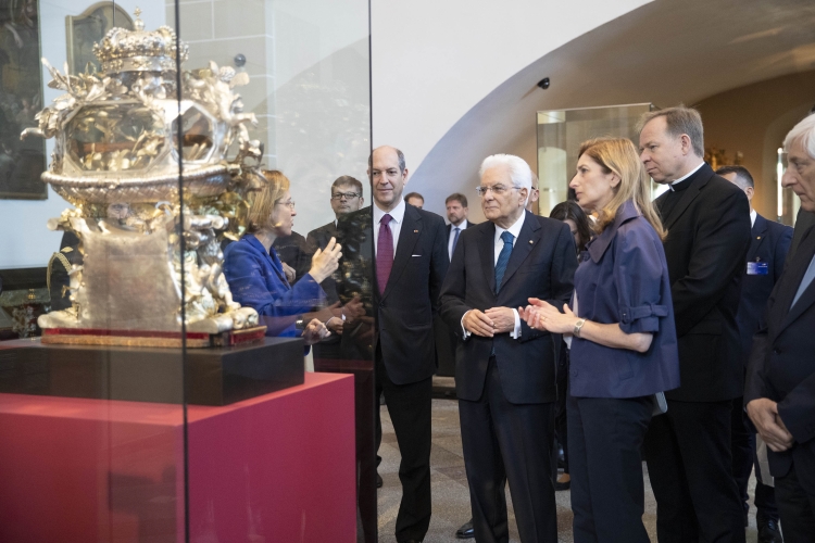 Il Presidente Sergio Mattarella e la Signora Laura,visitano la mostra su San Casimiro presso il  Museo Ecclesiastico della Chiesa di San Michele Arcangelo.  
(foto di Francesco Ammendola - Ufficio per la Stampa e la Comunicazione della Presidenza della Repubblica)