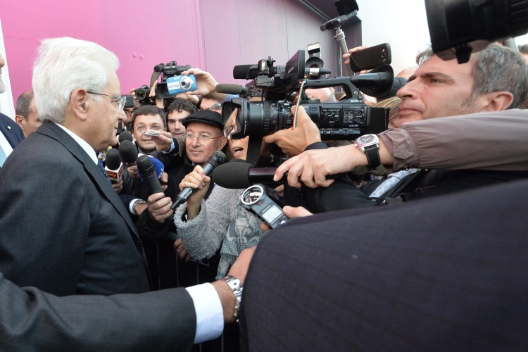 Il Presidente Sergio Mattarella con i giornalisti al termine dell'Assemblea Generale di Assolombarda 2015
