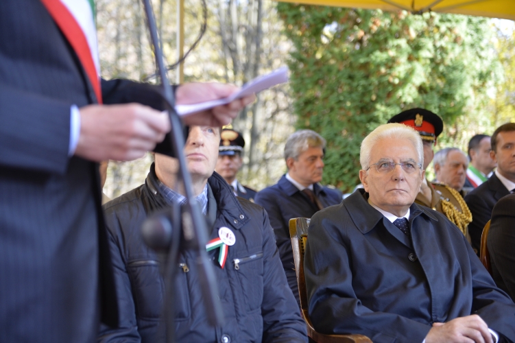 Il Presidente Sergio Mattarella nel corso della cerimonia all'Ossario di Forno di Coazze