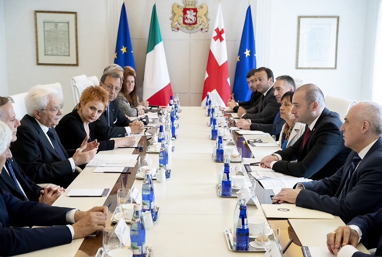 Il Presidente Sergio Mattarella nel corso dei colloqui  con il Primo Ministro della Georgia, Mamuka Bakhtadze e le rispettive delegazioni