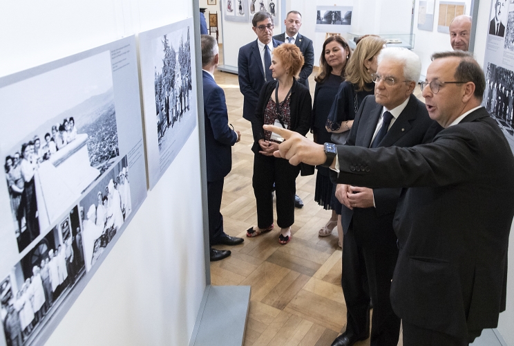 Il Presidente della Repubblica Sergio Mattarella in occasione dell’intervento all’Università Statale di Tbilisi visita la mostra “Italia-Georgia: una storia di amicizia"